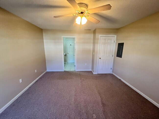 Building Photo - Beautiful Two Bedroom, Two Bath Condo in Ludlow. Available Now!