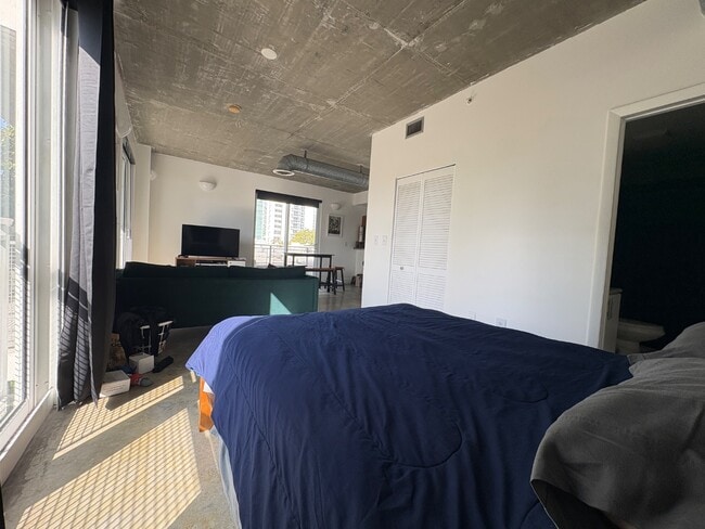 Building Photo - 455 NE 25th St