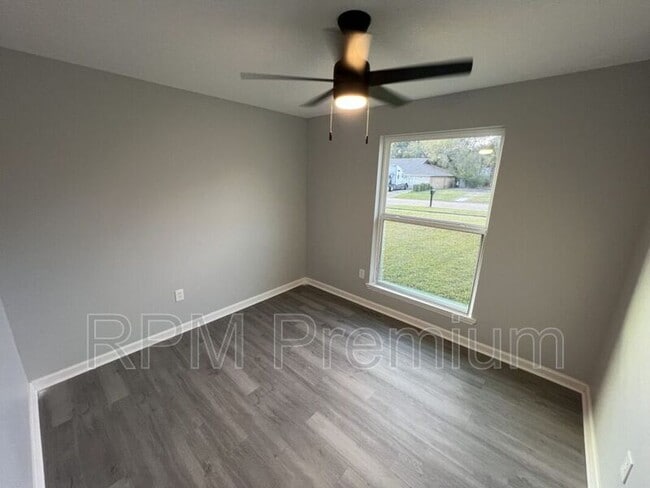 Building Photo - 8803 Orleans Dr