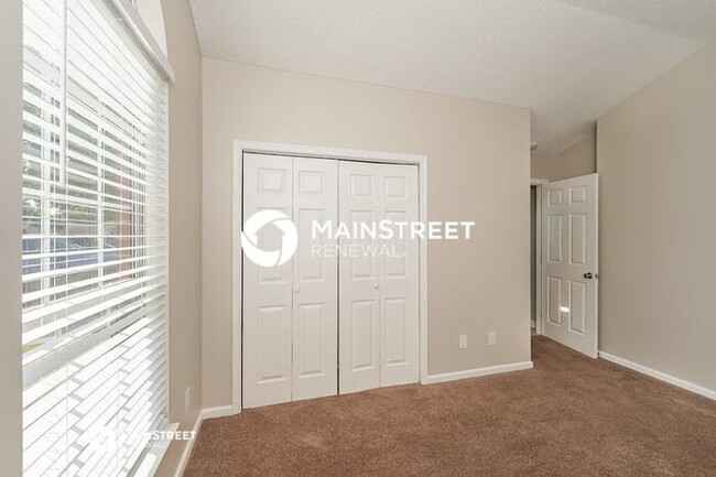 Building Photo - 4928 Madison Cir