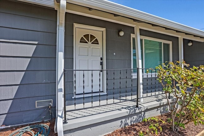 Building Photo - 406 Central Ave