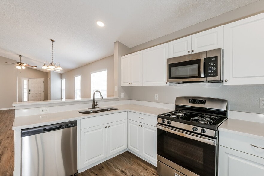 Building Photo - 810 Cape Cod Cir