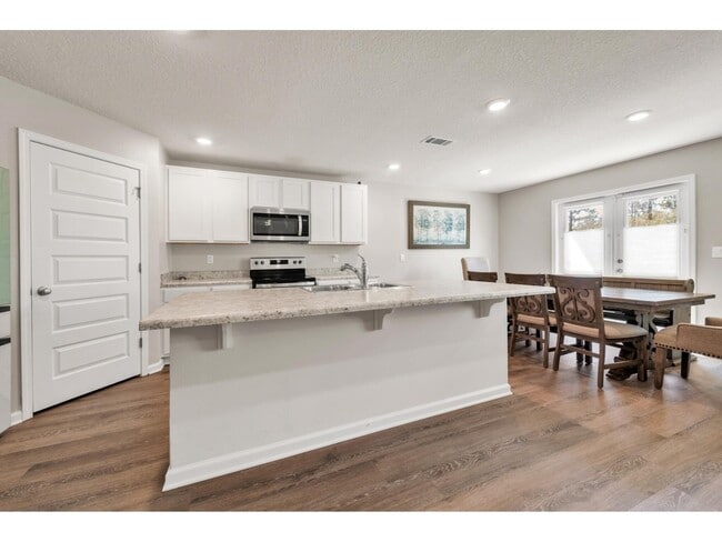 Building Photo - 6726 Sarah Ann Way