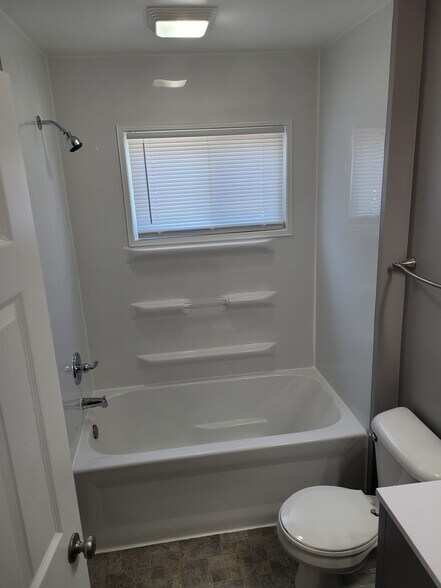 Building Photo - 2021 W 35th St