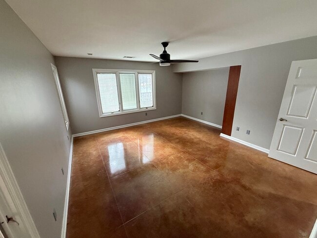 Building Photo - 765 Sweetbrier Rd