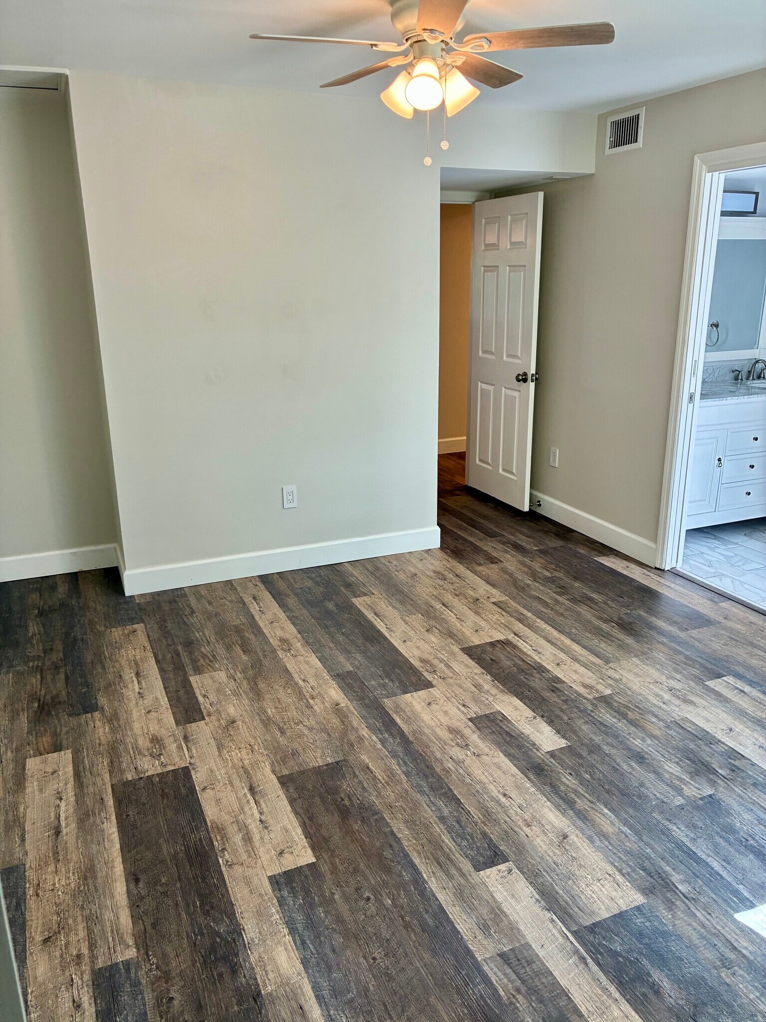 Building Photo - 2400 Feather Sound Dr