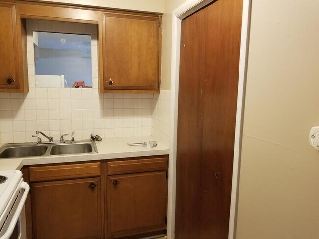 Building Photo - 1245 Overbrook Dr