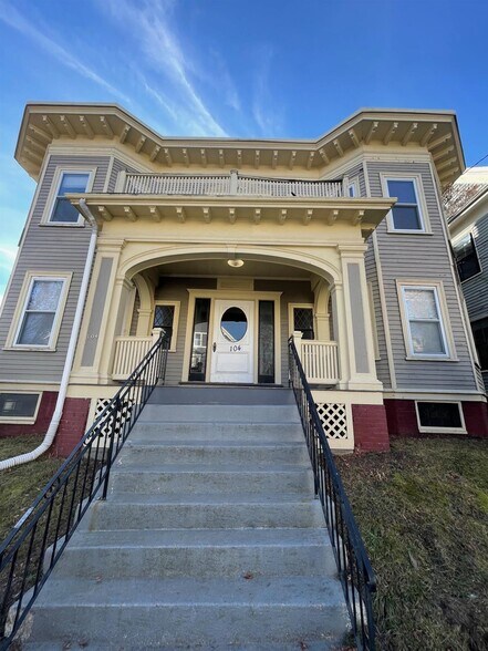 Building Photo - 106 Summer St