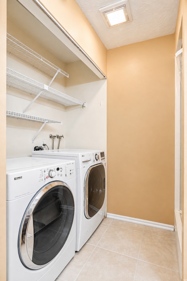 Building Photo - 1273 Riverside Ave #9