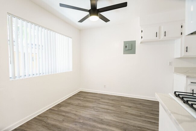 Interior Photo - 18404 Vincennes St
