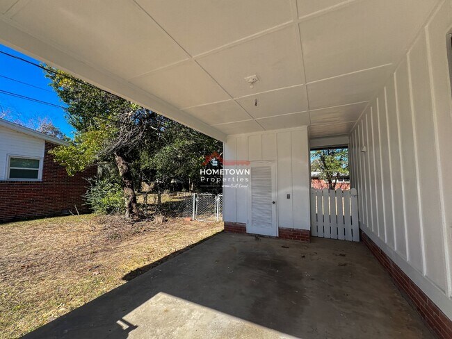 Building Photo - 3730 Forest Glen Dr