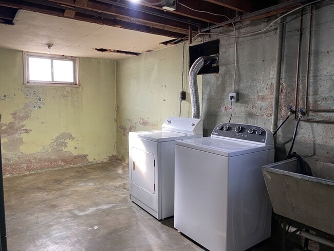 Building Photo - 2 Bed / 2 Bath Home - Close to UNC