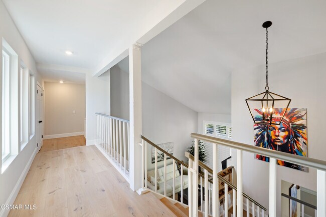 Building Photo - 885 Rim Crest Dr