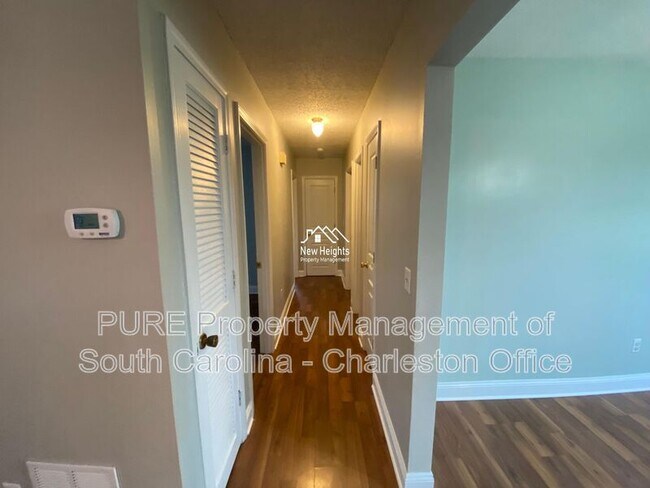 Building Photo - 371 Furman Ln