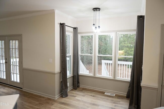 Building Photo - 6001 Brown Swiss Way