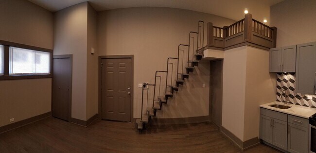 Building Photo - 2957 N Avers Ave