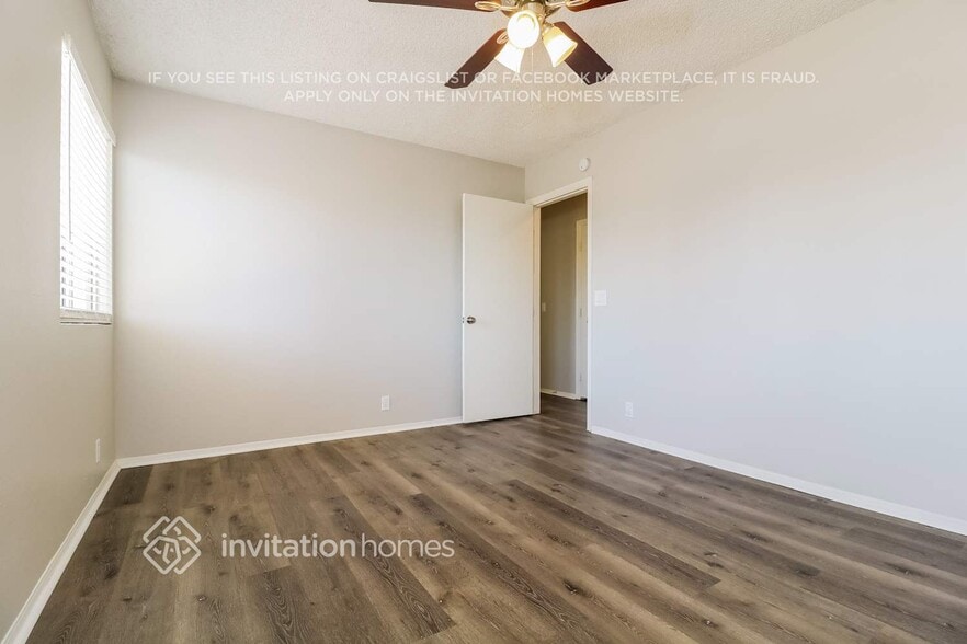 Building Photo - 10032 N 66th Dr