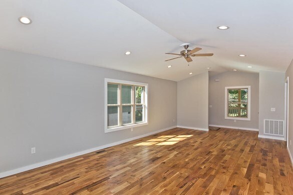 Building Photo - Newer Construction Close to Downtown Ashev...