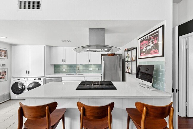 Building Photo - 5601 Woodrow Ave