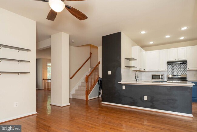 Building Photo - 3351 Beechcliff Dr