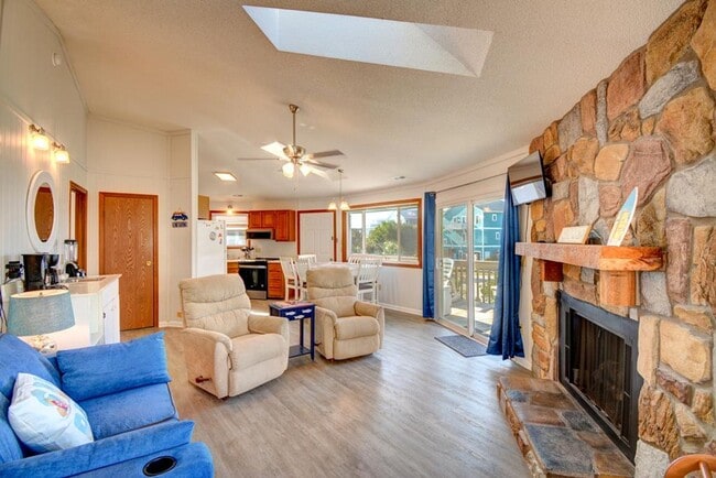 Building Photo - OFF SEASON RENTAL Topsail Island Furnished...