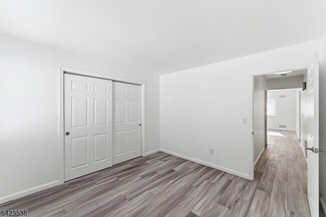 Building Photo - 23 Renaissance Dr