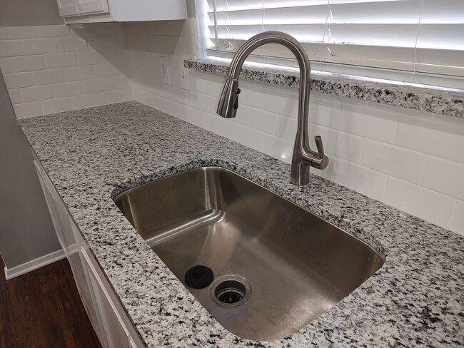 Building Photo - Cool 4-Plex walking distance to Zilker Park and Barton Springs