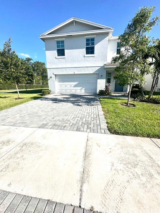 Building Photo - 4518 Dow Ln