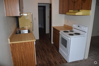 Building Photo - Ground Floor Condo At Carson Park!