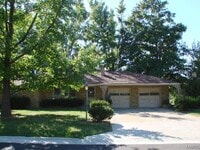 Building Photo - 15 Sheryl Dr