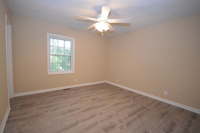 Building Photo - 106 N Bell Haven St