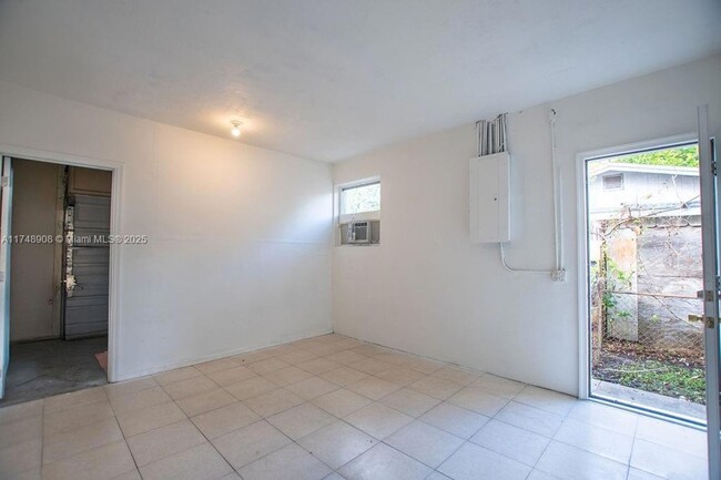 Building Photo - 1507 N 58th Ave