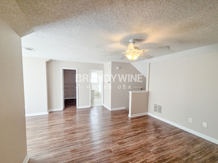 Building Photo - 6747 Saganaw Dr