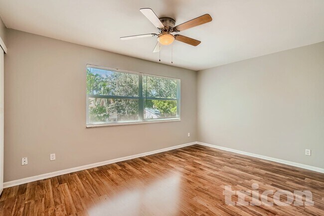 Building Photo - 2063 Los Lomas Dr