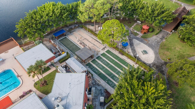 Building Photo - 811 Salem Ln