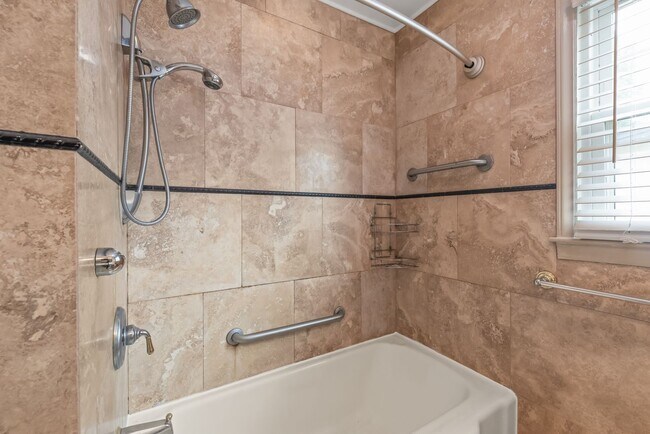 Building Photo - 3 Bedroom Home in South Charlotte
