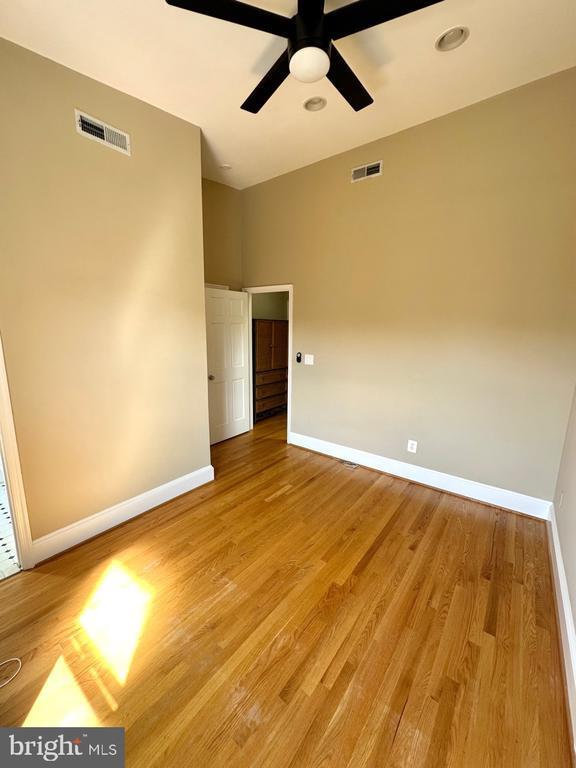 Building Photo - 1227 Linden Pl NE