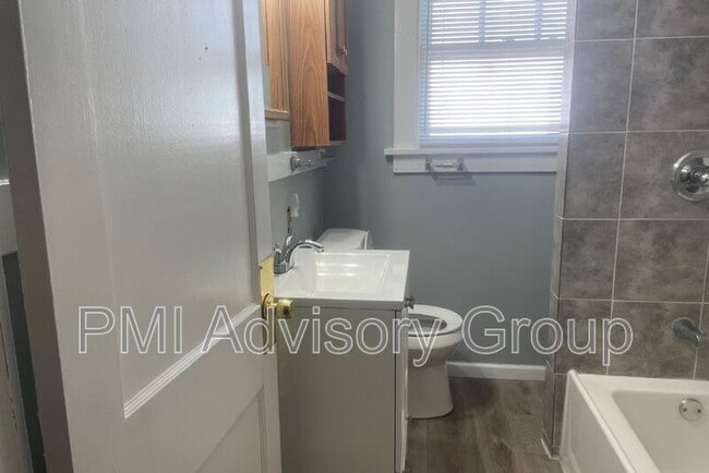 Building Photo - 509 SW 5th St