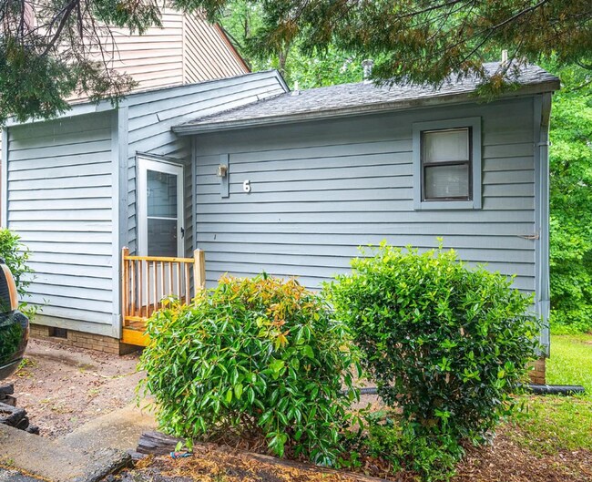 Building Photo - One bedroom, 1 bath condo in Durham