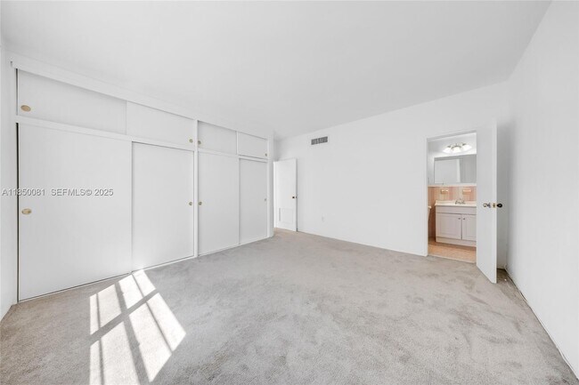 Building Photo - 1880 S Treasure Dr