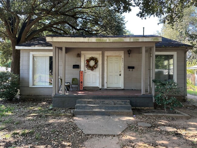 Primary Photo - Bossier One Bedroom Apartment with Bonus S...