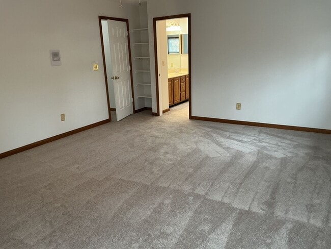 Building Photo - Welcome home!  Sought after Lake of the Woods!