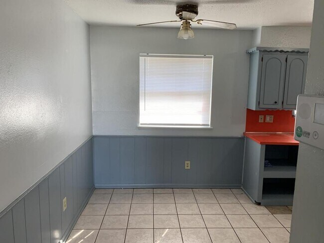 Building Photo - 1300 E Madison St