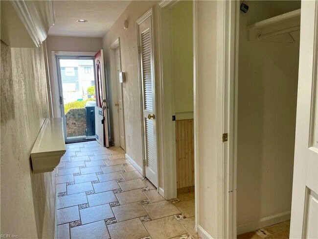 Building Photo - 2402 Whaler Ct