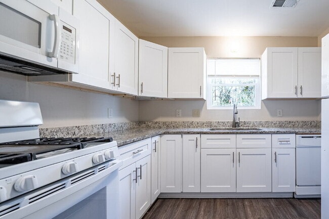 Building Photo - 1108 Cousins Rd