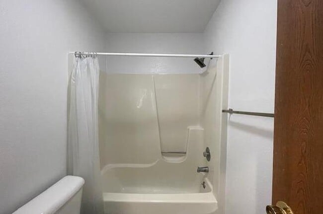 Building Photo - 601 Rizek Dr