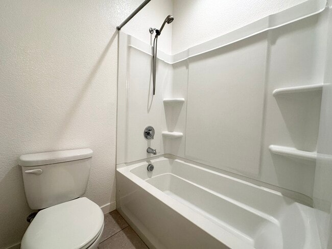 Building Photo - 1008 Oakbriar Cir