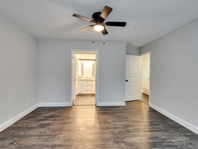 Building Photo - 2123 Quail Valley E Dr