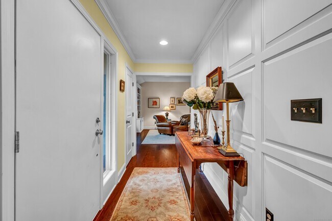 Building Photo - 123 Heritage Vlg