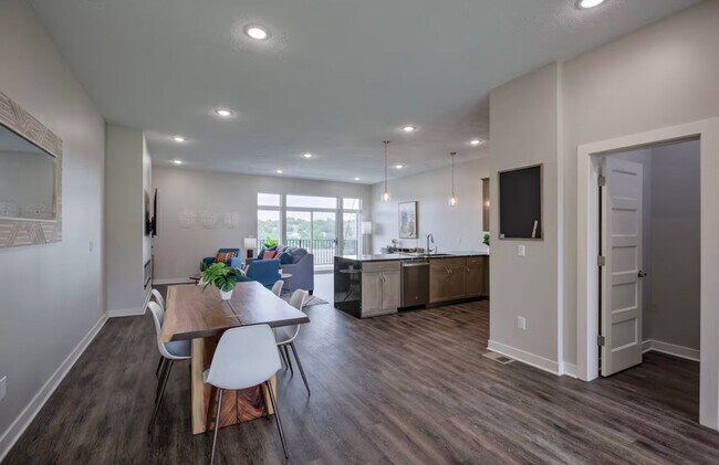 Building Photo - Fully Furnished Modern 3BR Retreat | Penthouse + Skyline Views